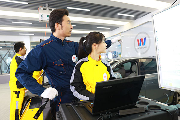 万通学子实打实练新技术