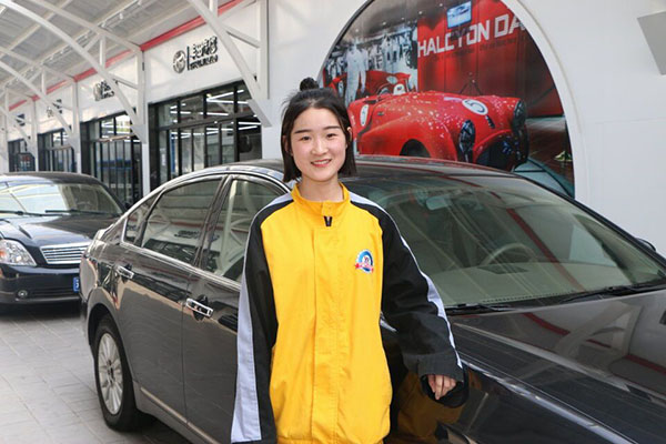 来万通学技术的00后女生