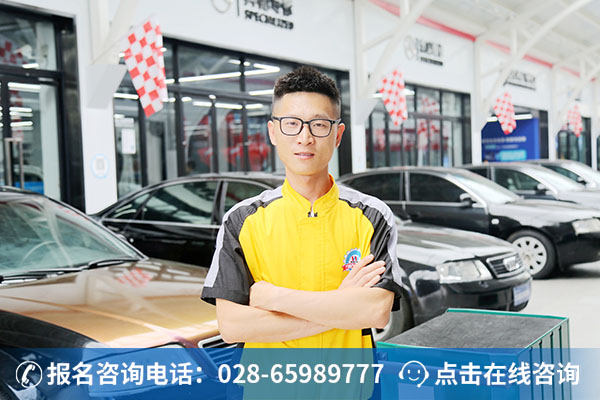 漂洋过海来万通求学的余文斌