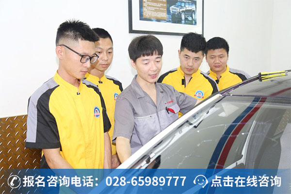 万通学子正在实训 (1)