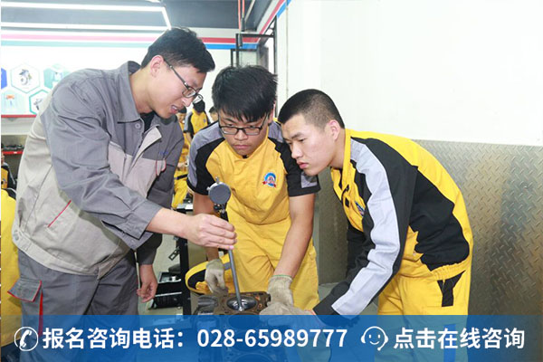 万通学子正在实训 (3)