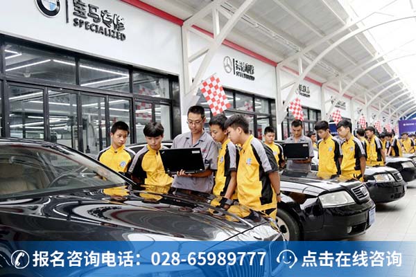 万通学子正在上实训课 (1)