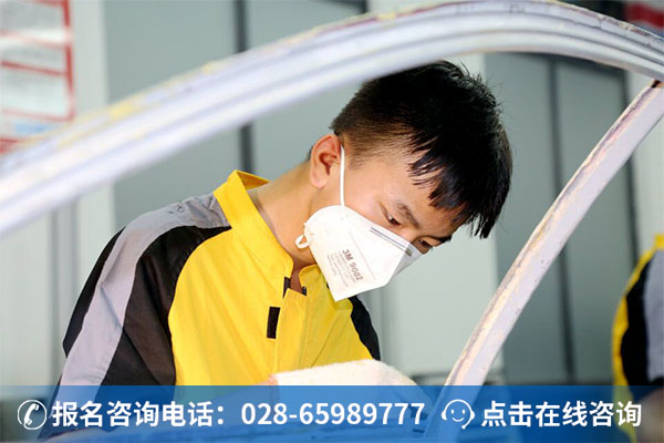 万通学子正在上实训课 (2)