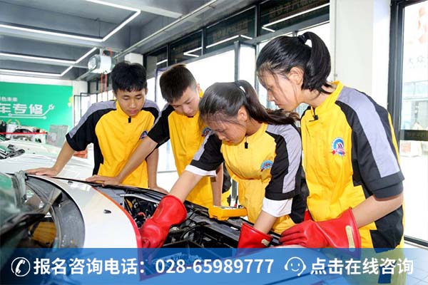 万通学子正在上实训课 (1)