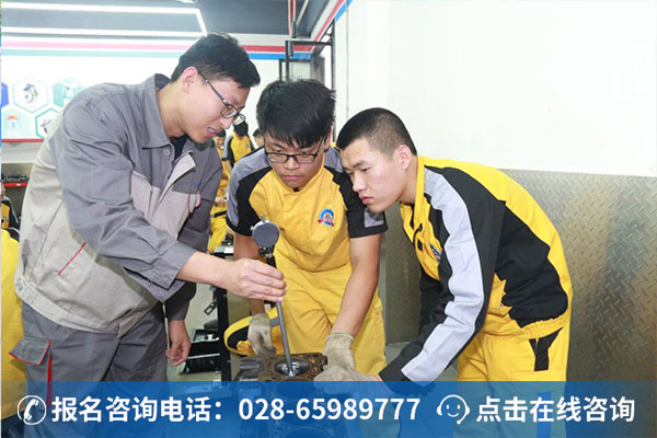 万通学子正在上实训课 (2)