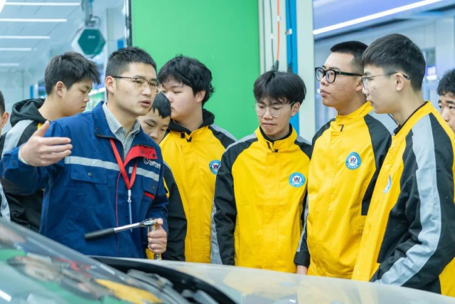 国庆万通行新能源汽车维修培训学校？