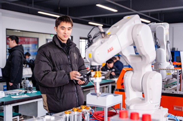 【元旦万通行】假期来成都万通实地逛校园，报名享好礼！