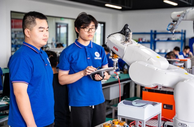 2026适合男生好就业的专业有哪些~