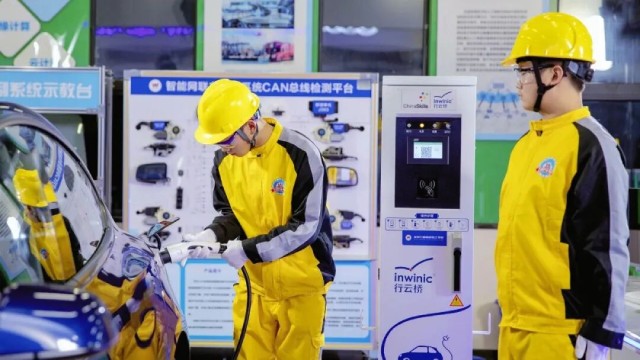 掌握新能源汽修技术刻不容缓