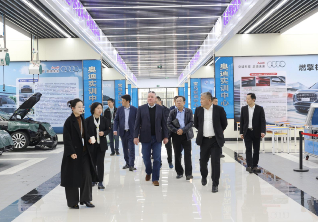 万通汽车教育携手艾沛克斯工具集团 共绘校企合作新蓝图