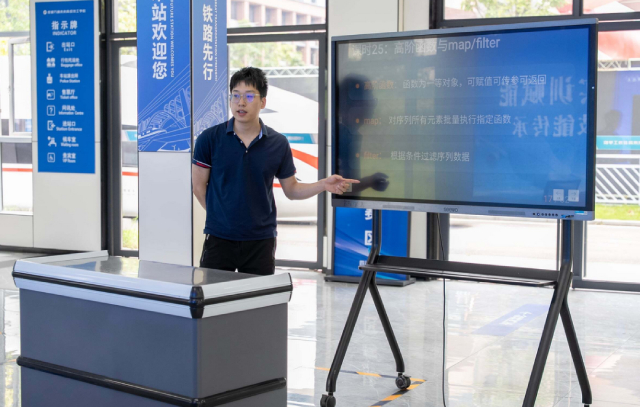深耕教学提质增效，成都万通以评促建筑牢技能育人根基~